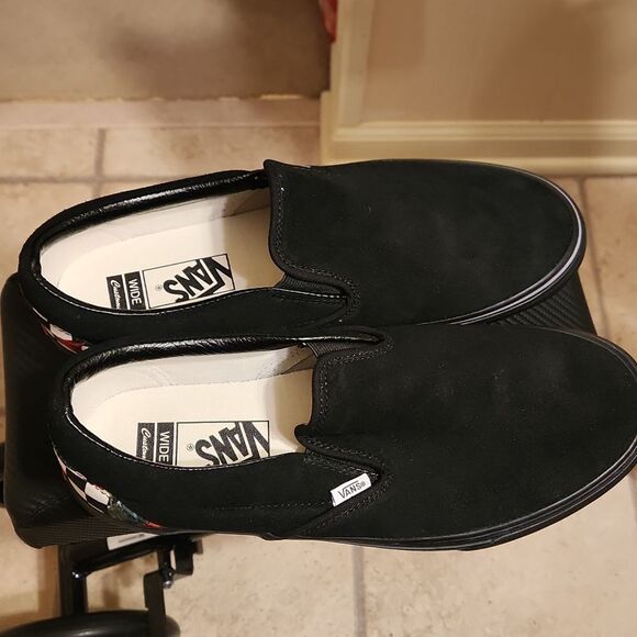 Vans Custom-Made Black Suede Slip-on Shoes w/ Roses Men's 11 Women's 12 WIDE - Picture 5 of 12